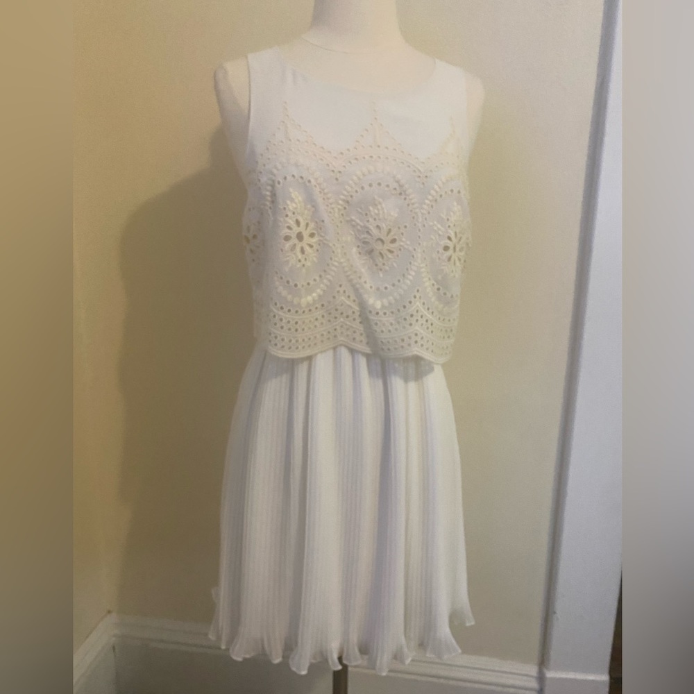 White/Cream sleeveless pleated dress with embroidered top